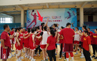 女籃體能訓(xùn)練，張子宇缺席，李夢王思雨態(tài)度端正。