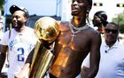 高溫狂歡，亞歷山大裸舉慶MVP！雷霆球迷呼聲震天！